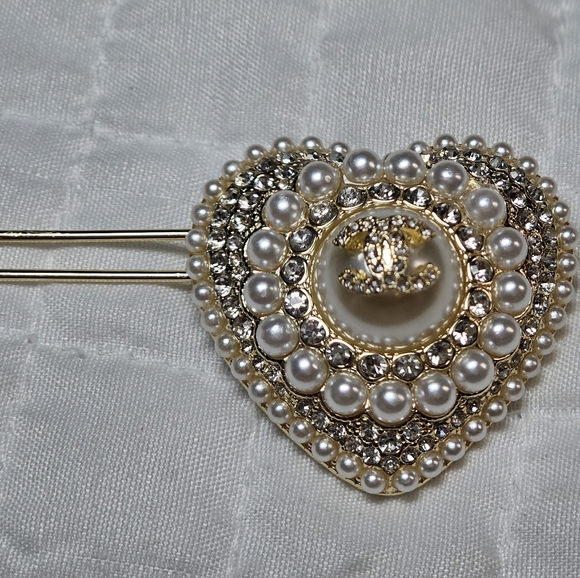 <AUTH> Chanel Vintage Pearl and Gold Heart Hair Clip Barette Like New Stamped - Picture 9 of 9